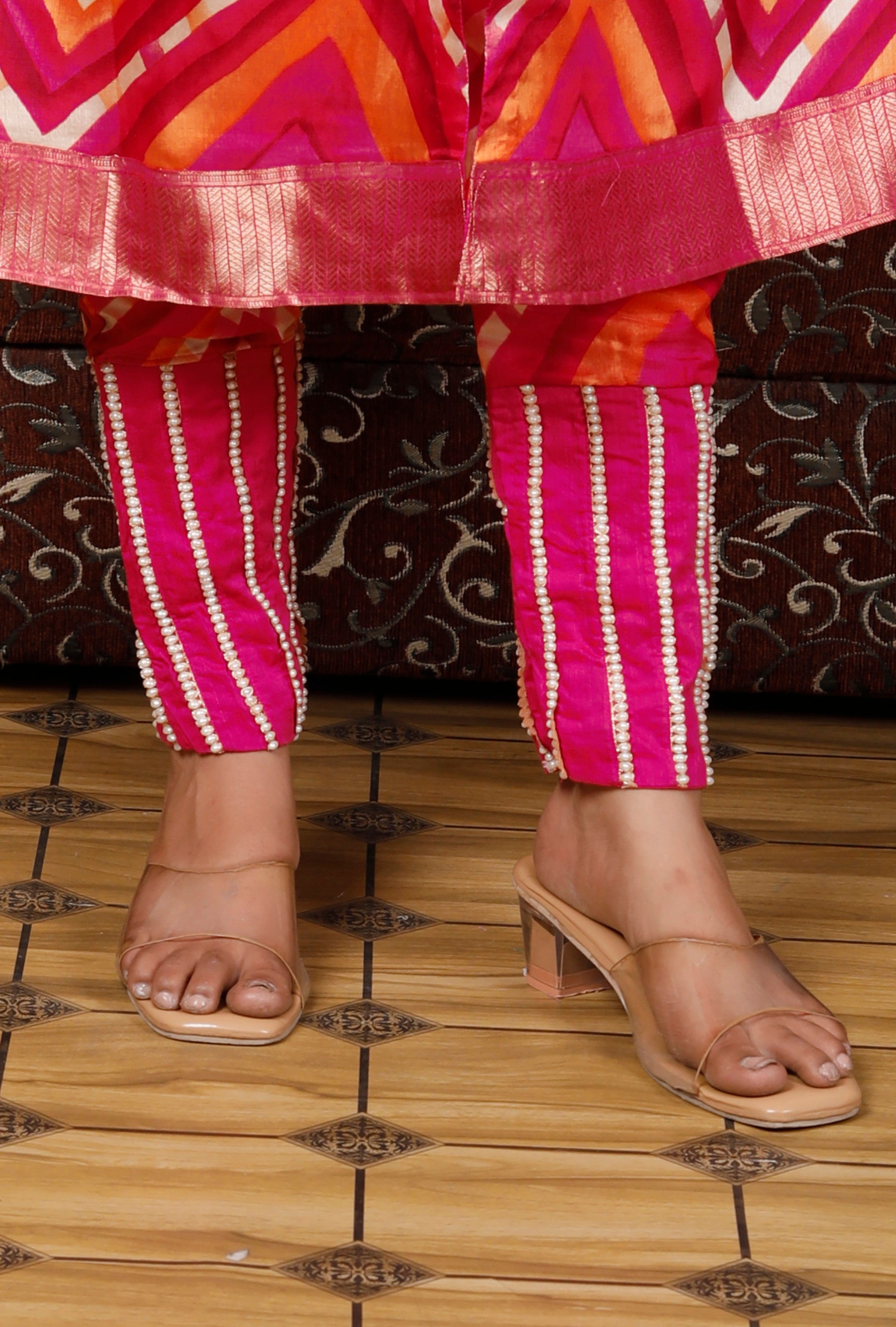 Pink Silk Laheriya Pearl Border